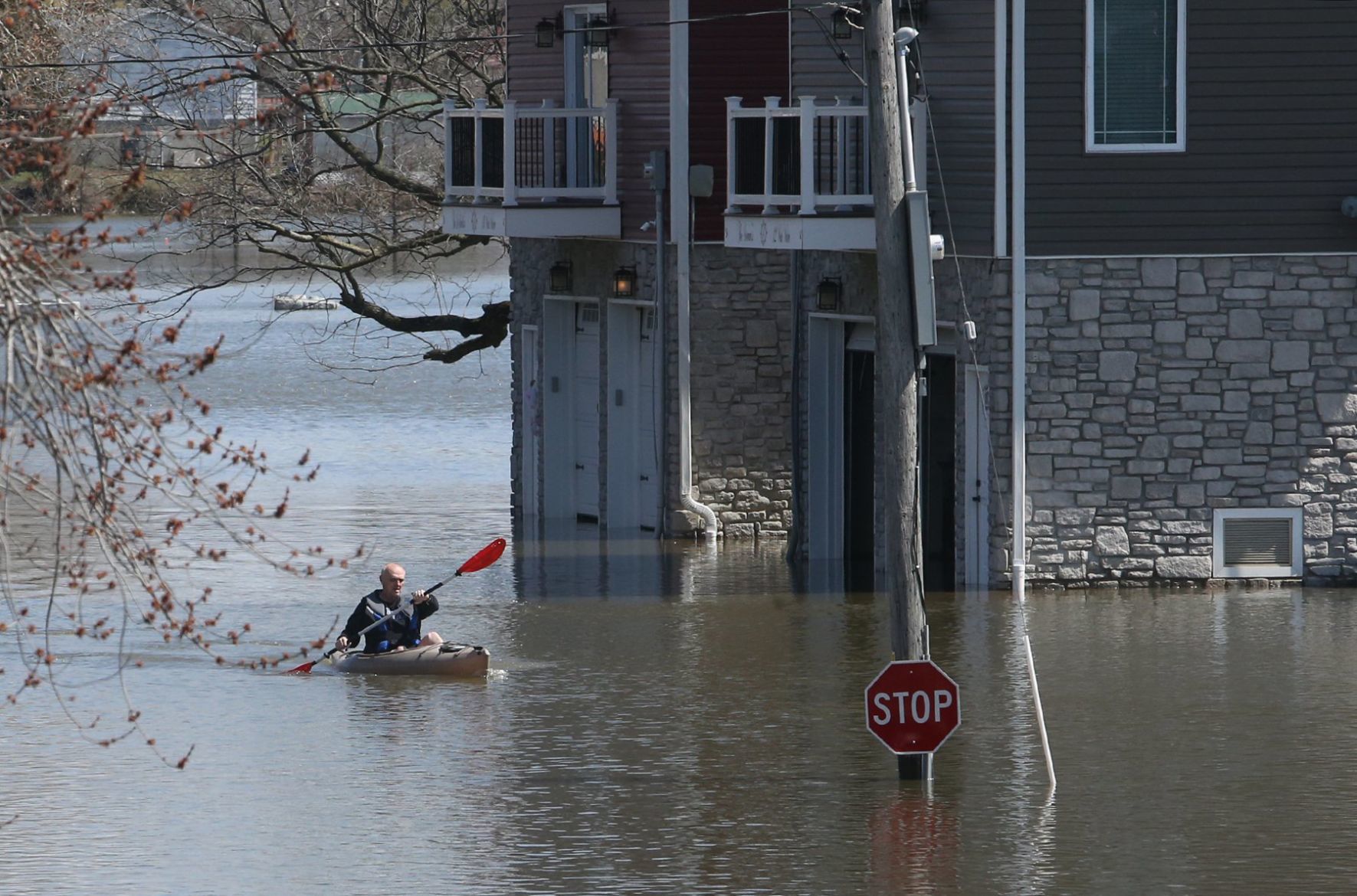 Rising Waters keep the St. Louis area alert
